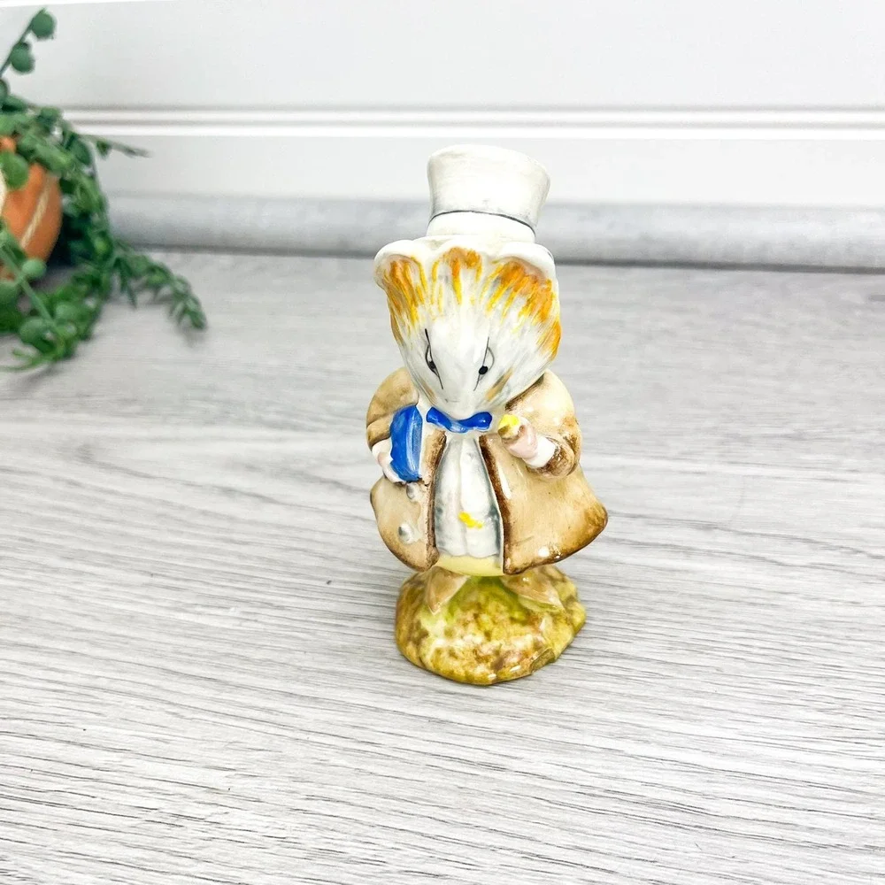 Amiable Guinea-Pig Beatrix Potter Figure, Kitschy Anthropomorphic Figurine